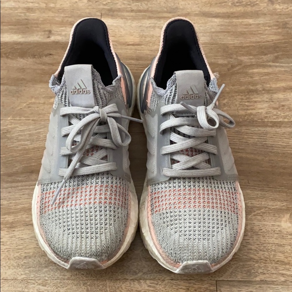 Women's ultra boost 5.5 gray white pink